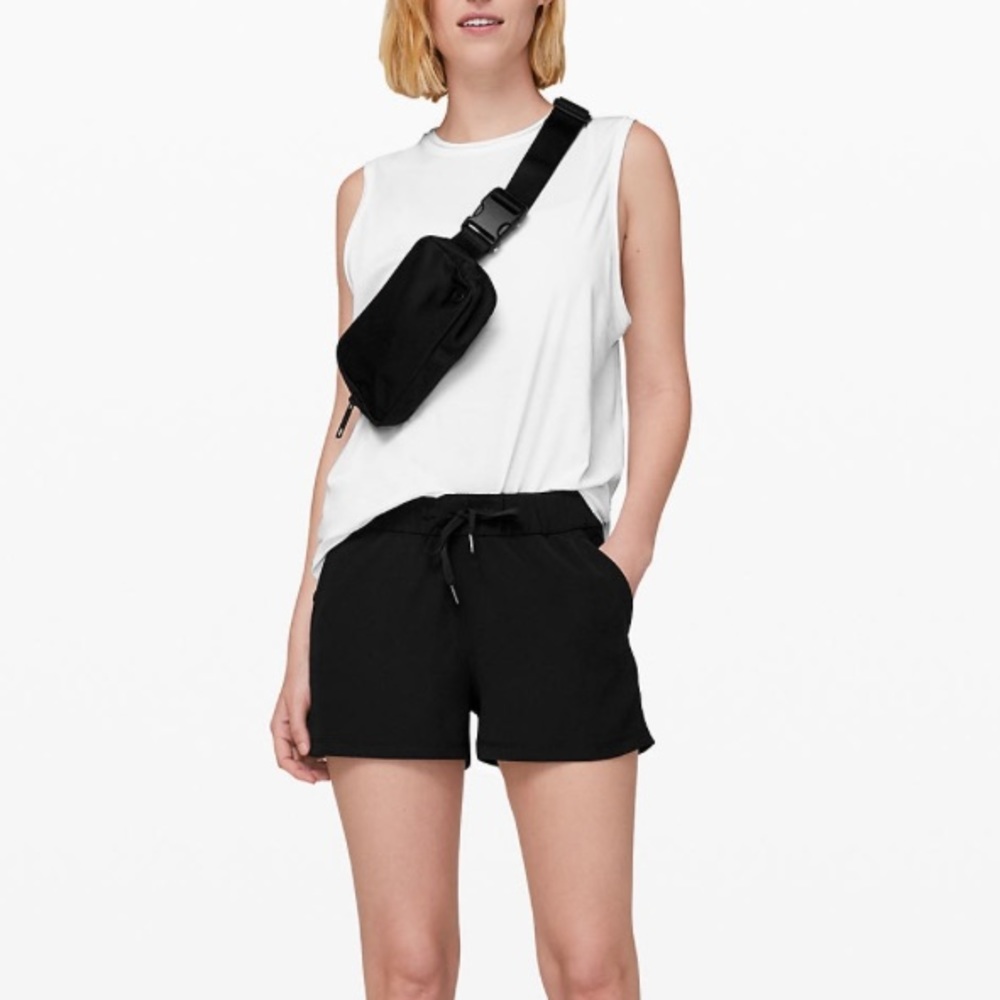 Lululemon On the Fly Shorts Woven 2.5”